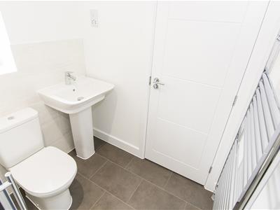En-Suite (Photo Two)